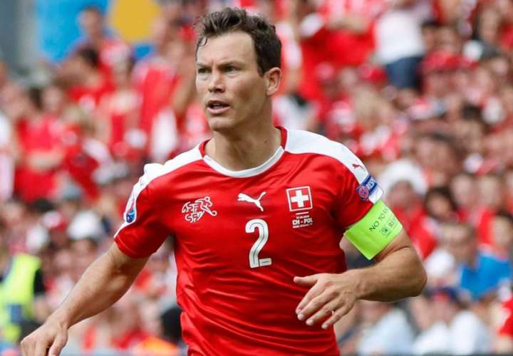 Stephan Lichsteiner es el jugador con más apariciones en la selección suiza y participará en el Mundial de Rusia como capitán del combinado. Foto AP