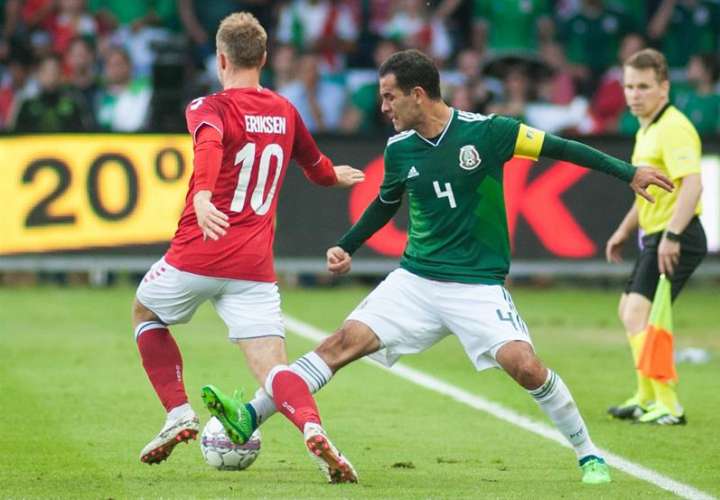 El equipo mexicano viaja hoy a Moscú para preparase contra Alemania el 17 de junio, sin complejos. Foto EFE