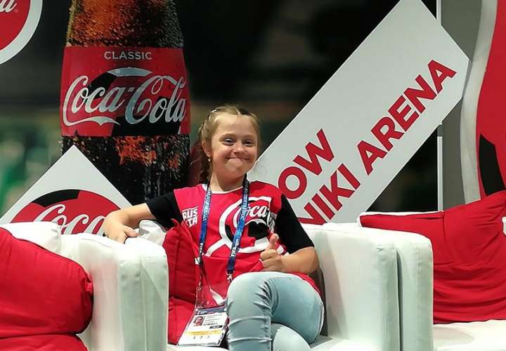 Deportista rusa con síndrome de Down, Angelina Makárova, ayudará mañana al arbitro a lanzar la moneda en el partido inaugural del Mundial entre Rusia y Arabia Saudí, en el sorteo para decidir en qué parte del campo empiezan a jugar los equipos. EFE