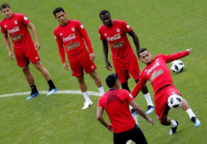 La selección de Perú se mantiene concentrada para su debut contra la selección danesa el 16 de junio. Foto EFE
