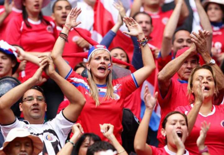 Los hinchas viajaron hasta Rusia para apoyar a la selección de Costa Rica. Foto: EFE