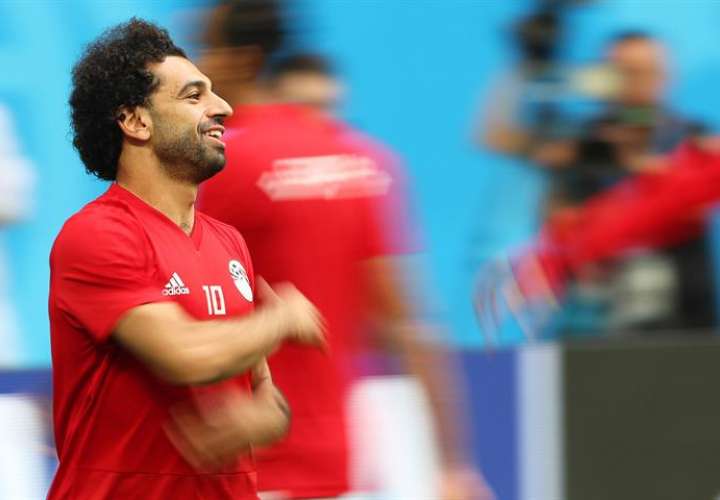 Salah corre con el balón y se entrena con normalidad a 24 horas del Rusia-Egipto. Foto EFE
