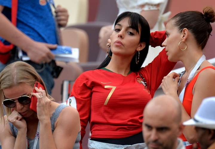 Georgina Rodríguez mira el partido Portugal ante Marruecos. Foto: EFE