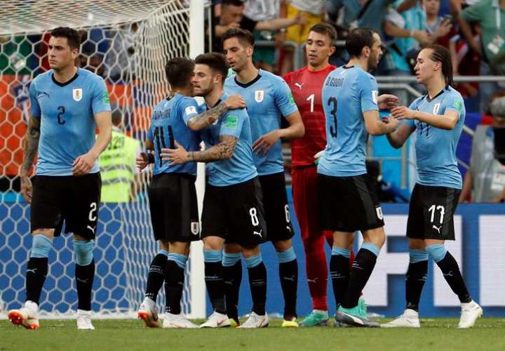 La selección de Uruguay vence 1- 0 a Arabia Saudita y pasa a los octavos . Foto EFE