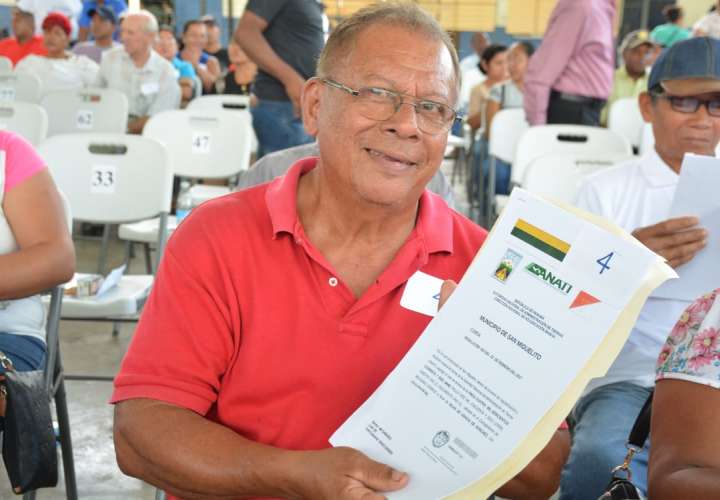  Legalizan tierras a residentes de San Miguelito