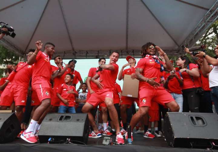 Los jugadores de la selección de Panamá también bailaron. Foto: Anayansi Gamez