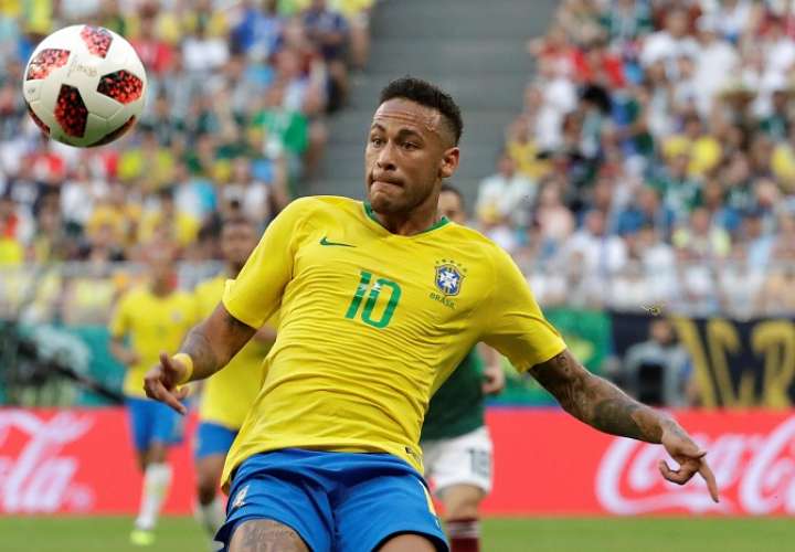 El delantero brasileño Neymar durante el partido Brasil-México, de octavos de final./EFE