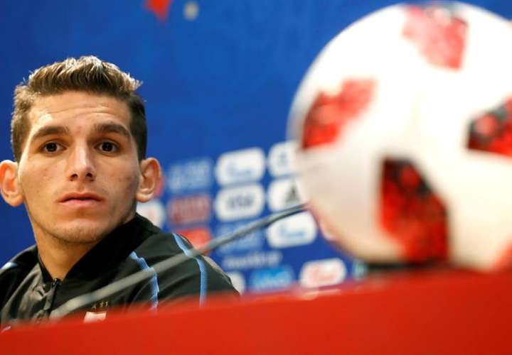 El jugador de la selección de Uruguay, Lucas Torreira, participa en una rueda de prensa hoy. Foto EFE