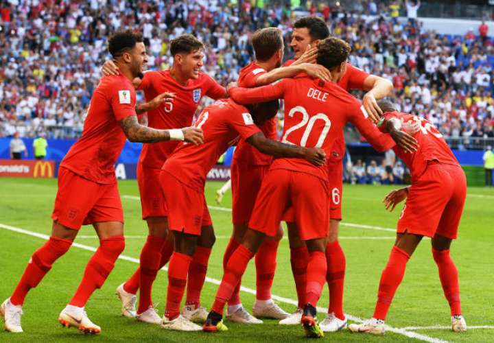 La selección de Inglaterra celebra la clasificación a semifinales. Foto:EFE