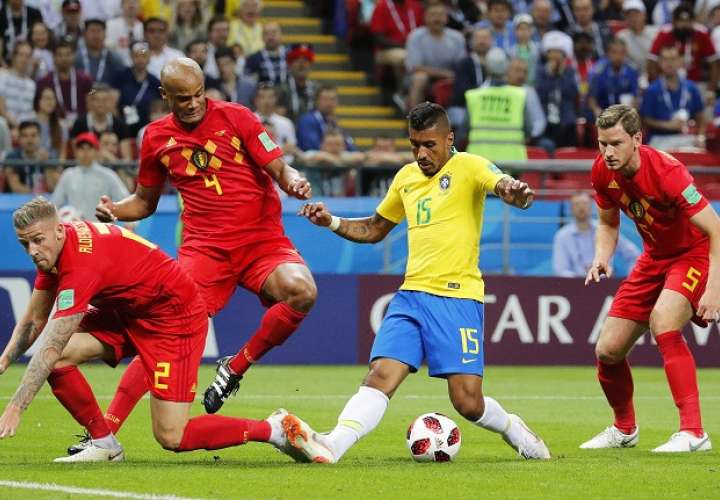 Paulinho vio frustradas sus opciones de alzar la Copa del Mundo con Brasil. /AP