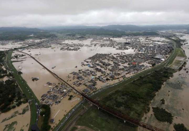 Vista aérea de la inundación causada en la ciudad de Kurashiki, en la Prefectura de Okayama, Japón occidental. EFE