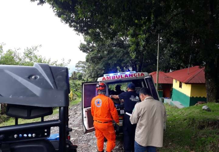 Tres hombres que se encontraban con debilidad, náuseas, mareo y dolor abdominal, a 8 km en la cima del Volcán Barú, fueron rescatados por unidades del Sinaproc en la provincia de Chiriquí. Foto: @Sinaproc_Panama 