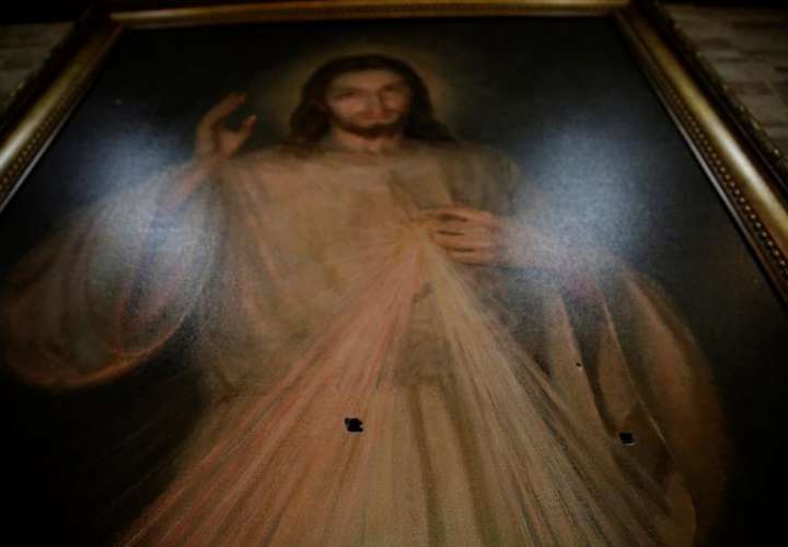 La imagen de Jesús que recibió impactos de bala en la capilla Divina Misericordia, en Managua (Nicaragua)