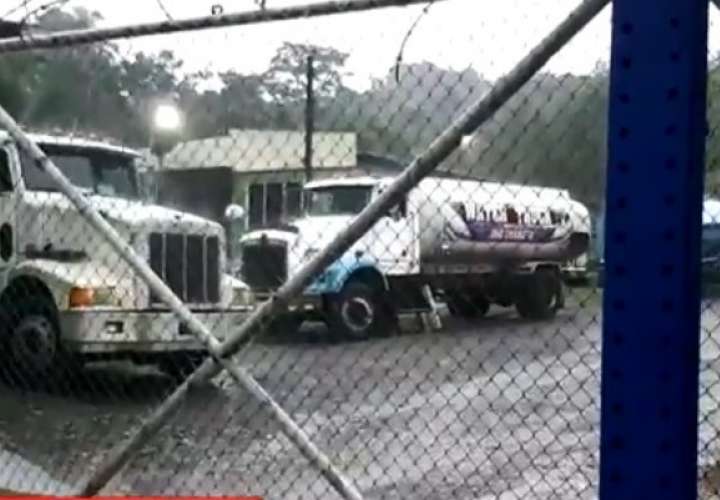 Conductores de camiones del servicio de agua decretan paro 