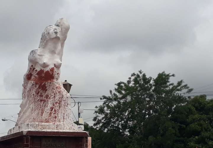 Vandalizan monumento a Mártires de la Independencia en La Villa 