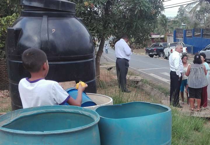 Comunidades de Oeste afectadas por paro de carros cisternas