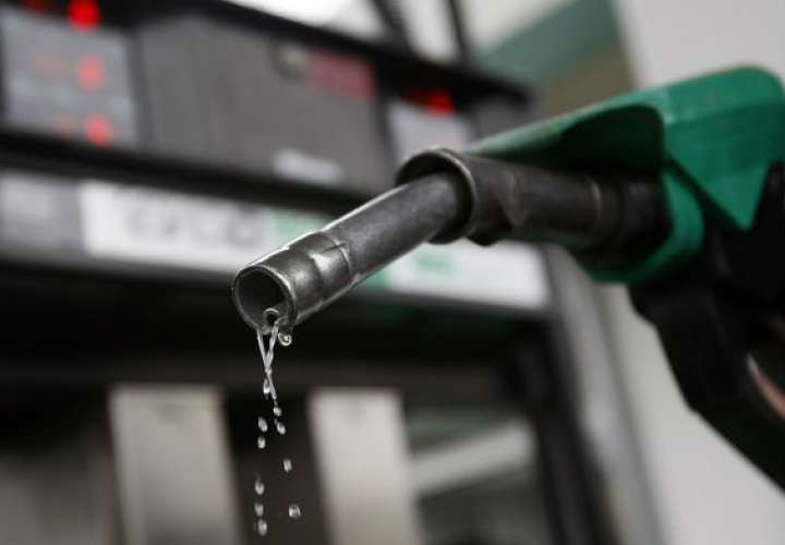 Leve baja en precios de la gasolina y diésel