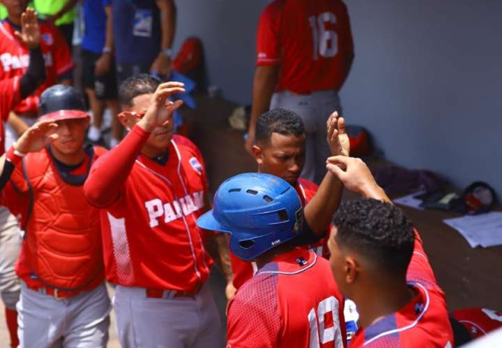 Béisbol panameño vuelve a ganar y se mete en la carrera por las medallas