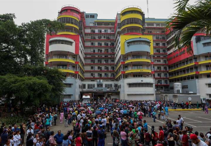 En Venezuela se desarrollan desde el último mes decenas de protestas diarias de trabajadores y ciudadanos, que reclaman mayores ingresos y el fin de la crisis, que también alcanza a los servicios públicos. EFE/Archivo