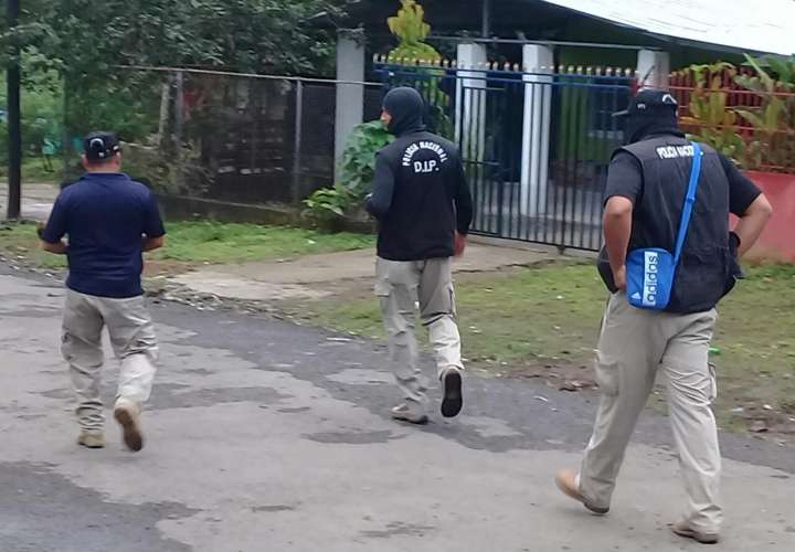 Detenciones, armas y droga durante allanamientos en Chiriquí