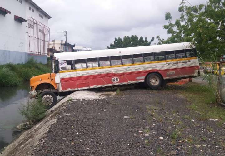 Bus accidentado. Foto: @GAEDPanama 