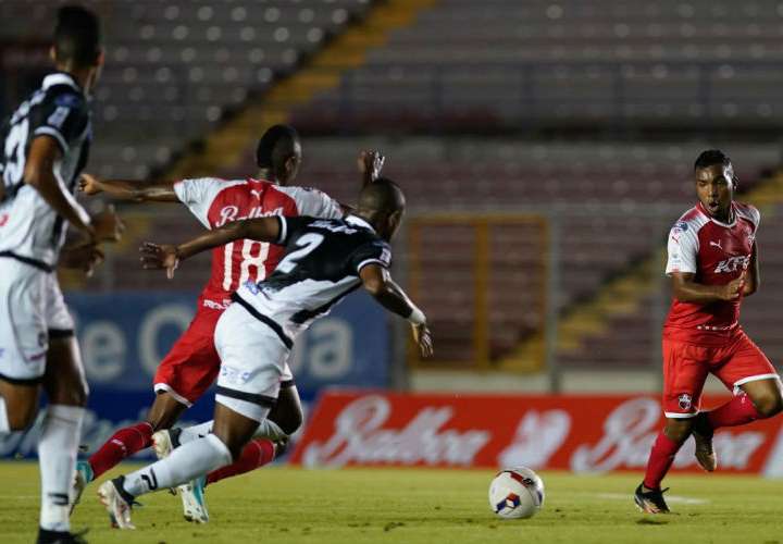 El partido entre San Francisco y Tauro fue el inaugural de la Liga Panameña de Fútbol. Foto: Cortesía/ Liga Panameña de Fútbol