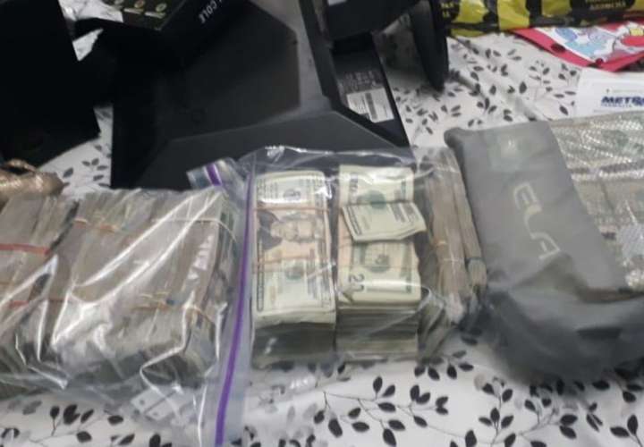 Arrestan a funcionaria de la Contraloría con $87 mil en efectivo