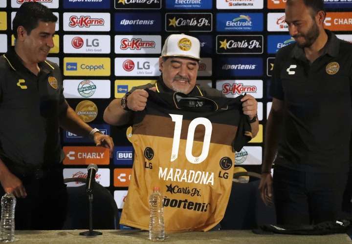 Diego Maradona promete arropar a los Dorados como un padre a un hijo