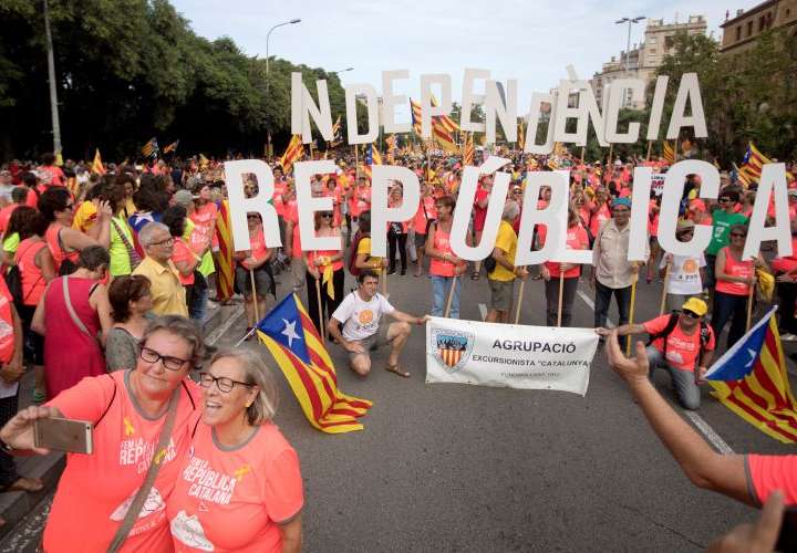 Catalanes exigen que se libere a independentistas