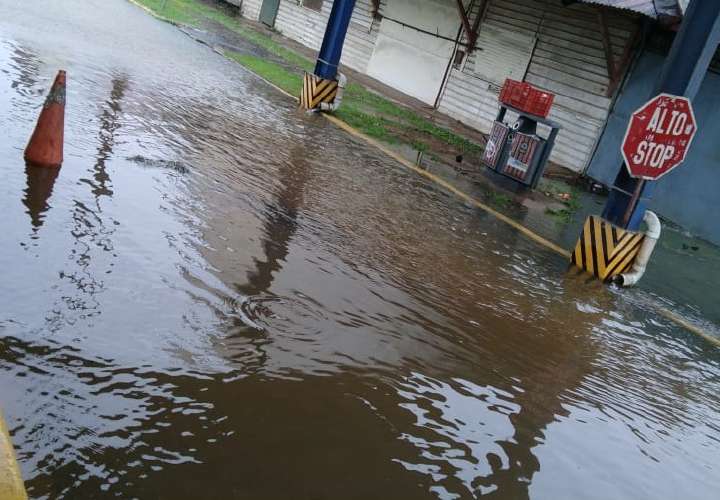 Inundaciones en Cristóbal y Davis 