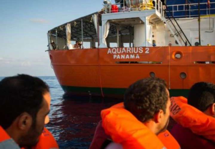 Denuncian presiones de Italia a Panamá para privar de bandera al barco Aquarius