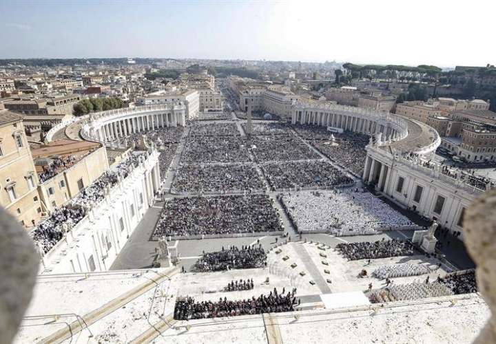 Vista panorámica de la Plaza de San Pedro durante el acto de canonización de hoy. EFE. EFE/Giuseppe Lami