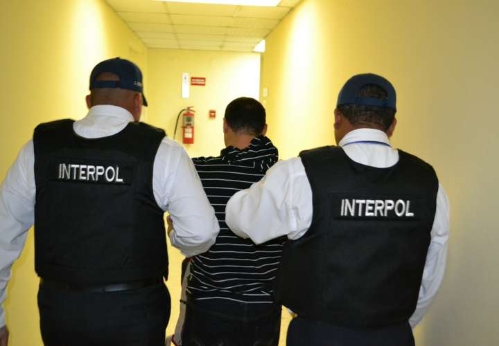 Interpol Panamá detuvo a 40 extranjeros y extraditó a un total de once