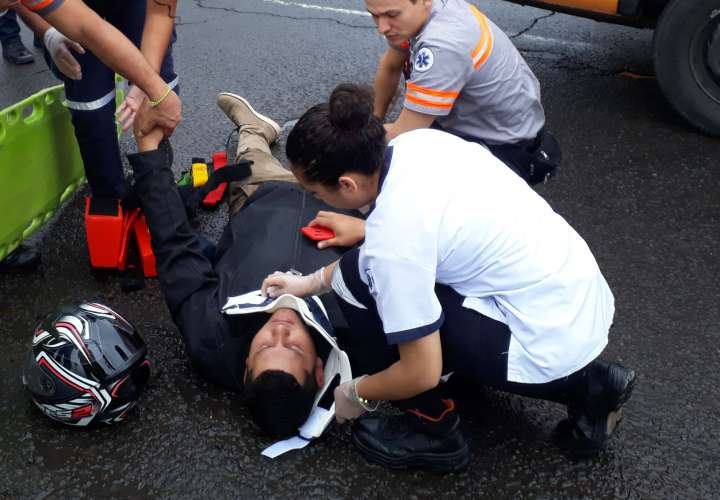 Motociclista sufre accidente en David y ambulancia tardó en llegar