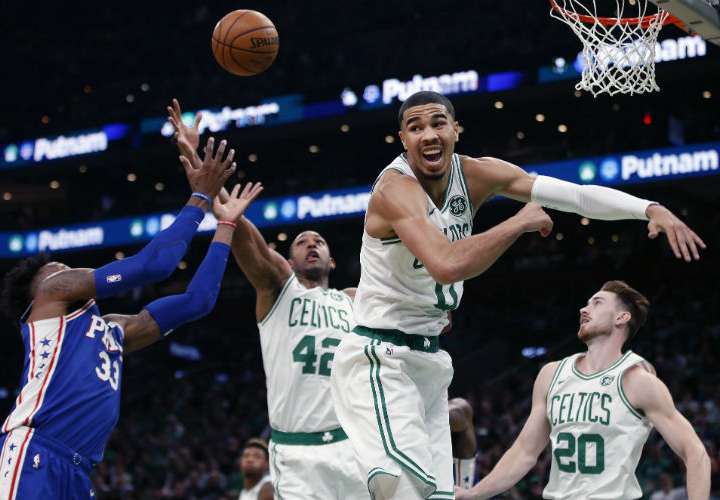 Celtics y Warriors ganan en inicio de la NBA