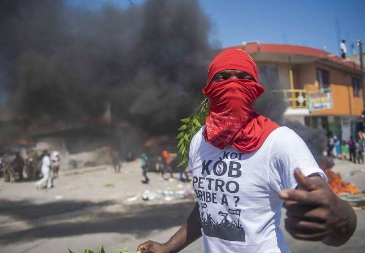 Protestas recrudecen en Puerto Príncipe 