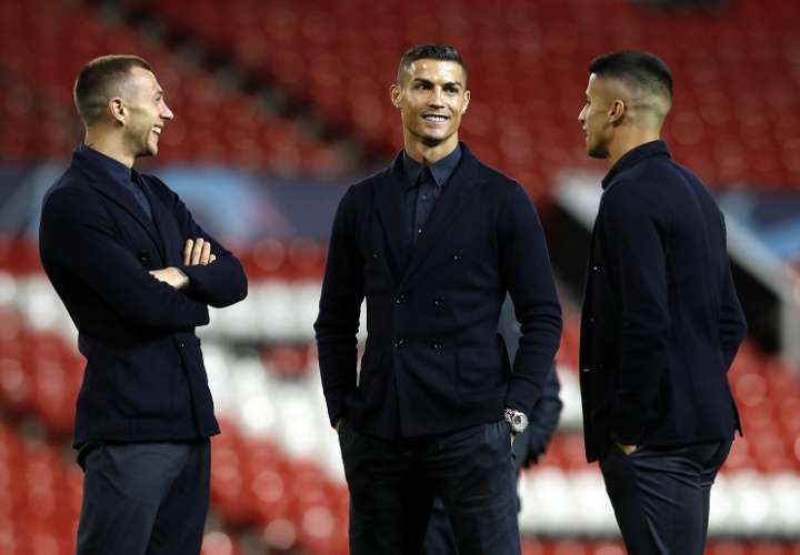 Cristiano Ronaldo (centro) volverá a Old Trafford por segunda desde que abandonó el Manchester United  en 2012. Foto: AP
