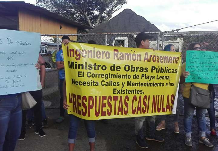 Bloquean entrada del MOP de La Chorrera por mal estado de calle