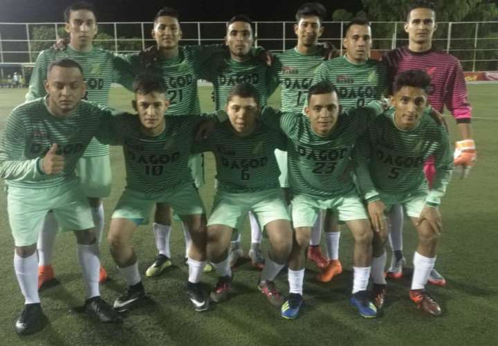 El onceno de Da God FC, de Chiriquí, clasificó a la fase de octavos de final de la Copa. Foto: Fepafut