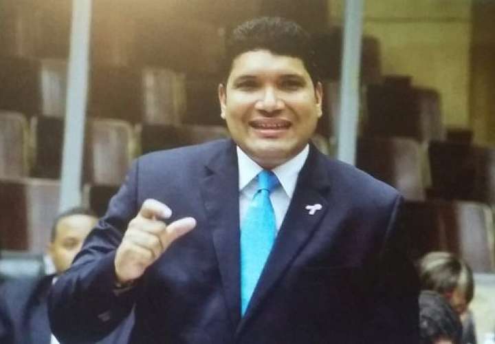 Organización pide destitución del diputado Soto 
