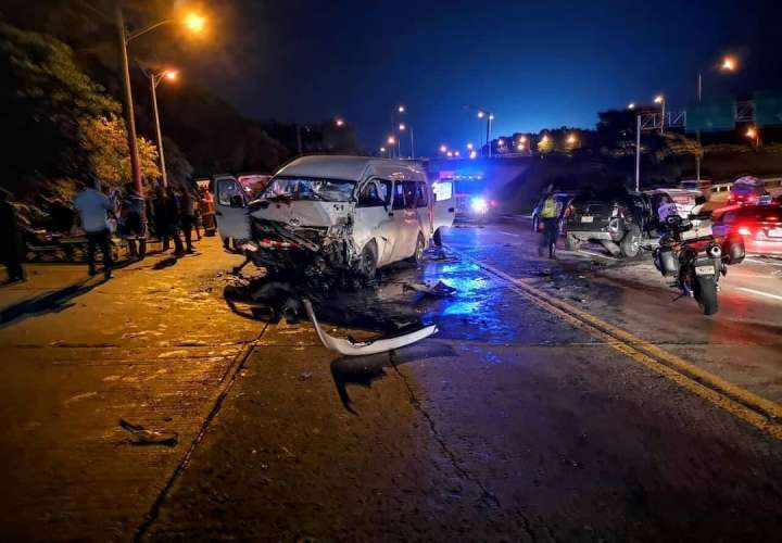 Más de 20 heridos deja choque múltiple en el puente de Las Américas
