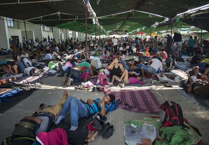 Trump a caravana migrante:  'Deben dar marcha atrás ya'