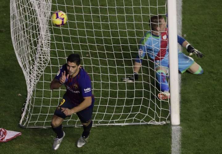 Luis Suárez anotó dos goles hoy./ Foto AP