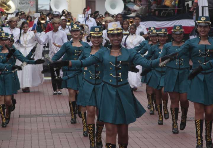 Panamá celebra con desfiles en toda la geografía nacional