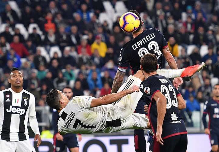 Cristiano Ronaldo en acción durante el partido de fútbol de la Serie A de Italia. Foto: EFE