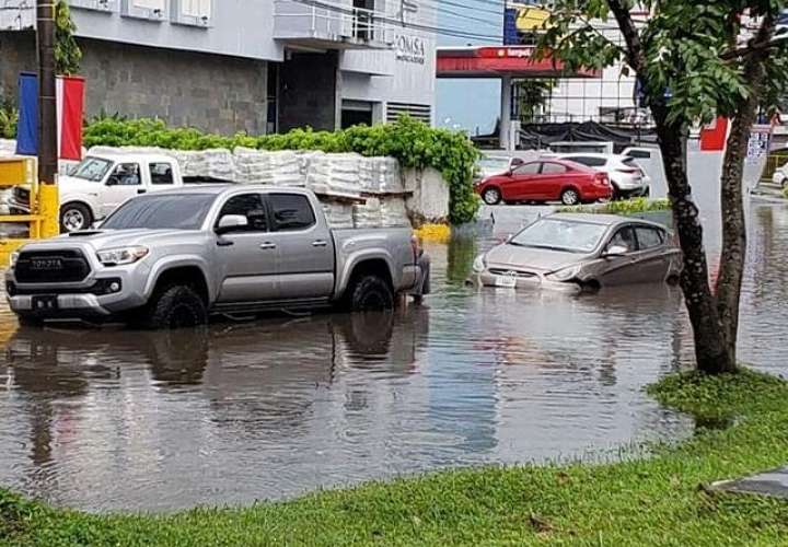 Inundaciones por fuerte lluvia 