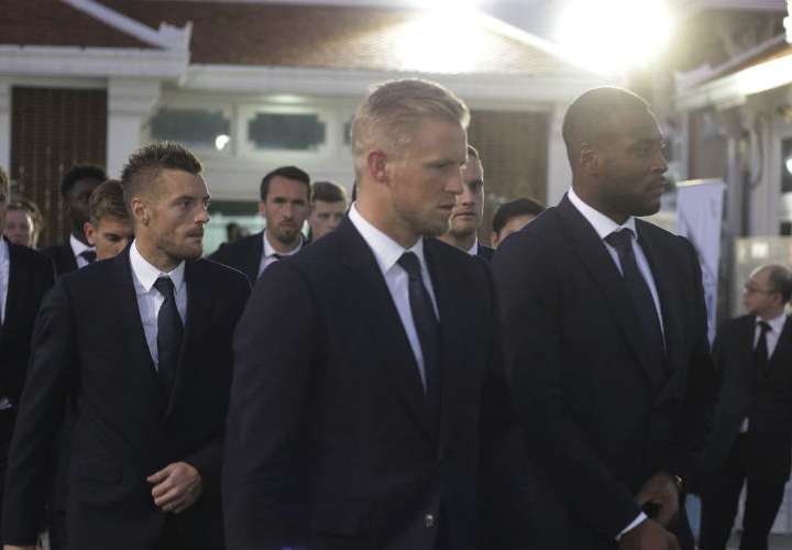Jugadores del Leicester durante los actos del funeral en Tailandia. Foto: AP