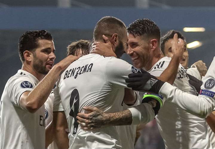 Jugadores del Real Madrid celebran uno de los goles anotados. Foto: EFE