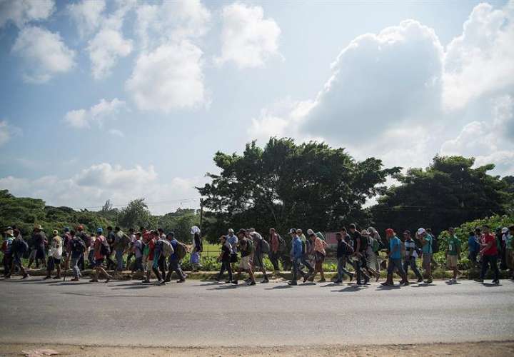La segunda caravana de migrantes centroamericanos, que ingresó al país diez días después de la primera, llegó al municipio de Matías Romero, en el estado de Oaxaca. EFE