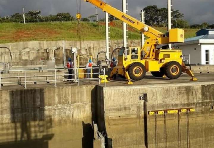 Buque golpea muro del Canal, ACP dice que arreglaron el problema 